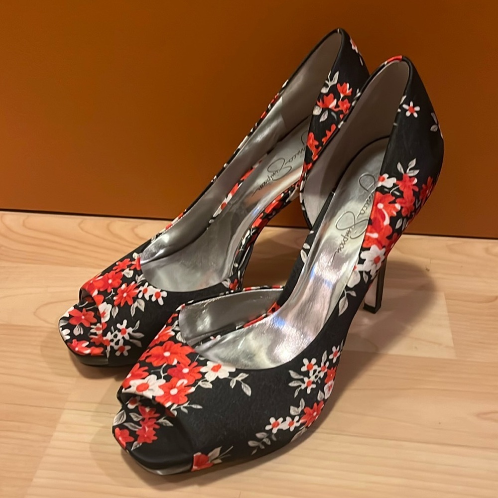 Jessica Simpson red floral‎ heels 9.5b
